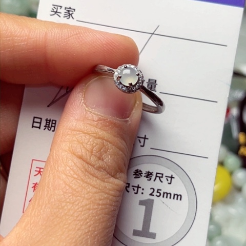 翡翠颈饰未镶嵌戒指