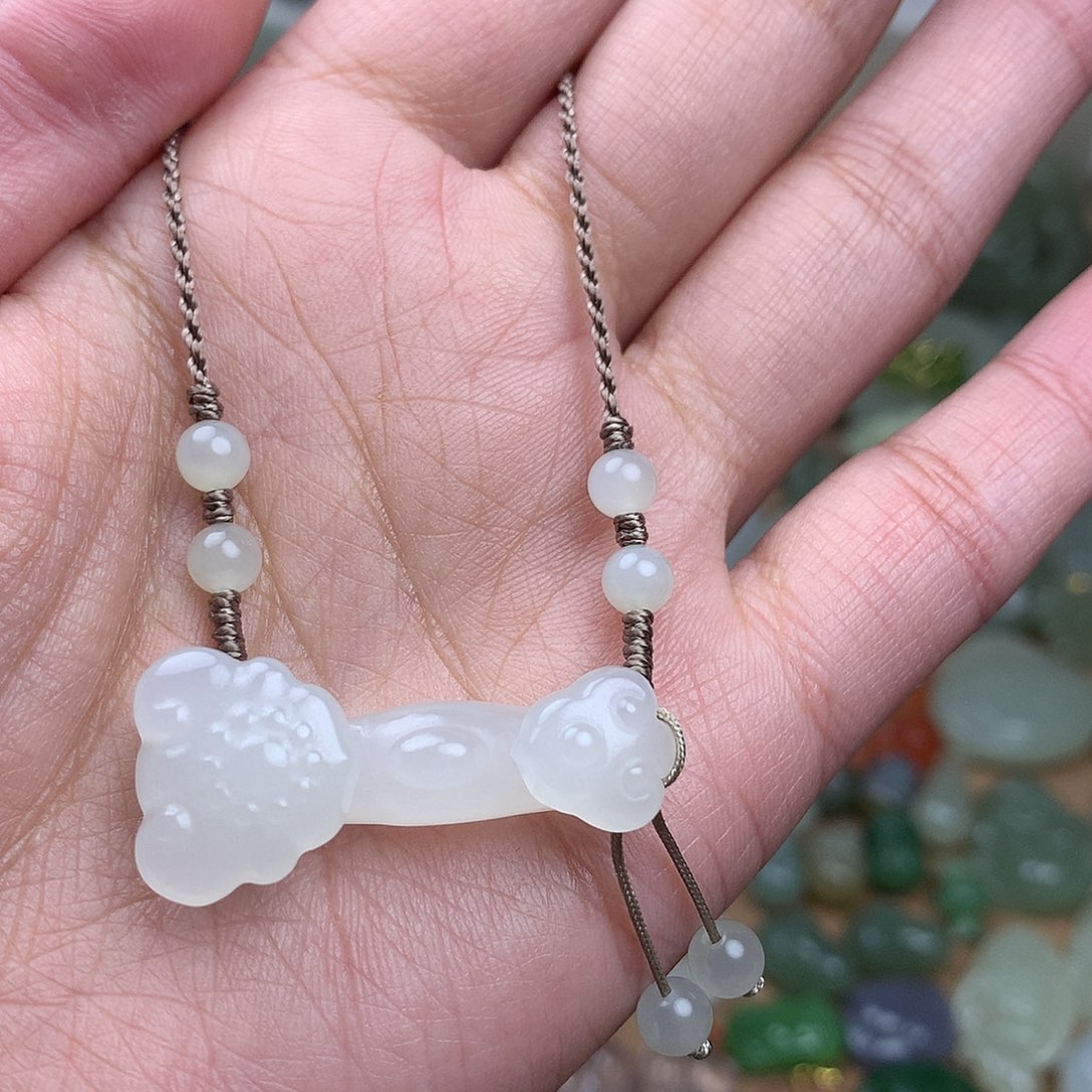 和田玉吊坠未镶嵌