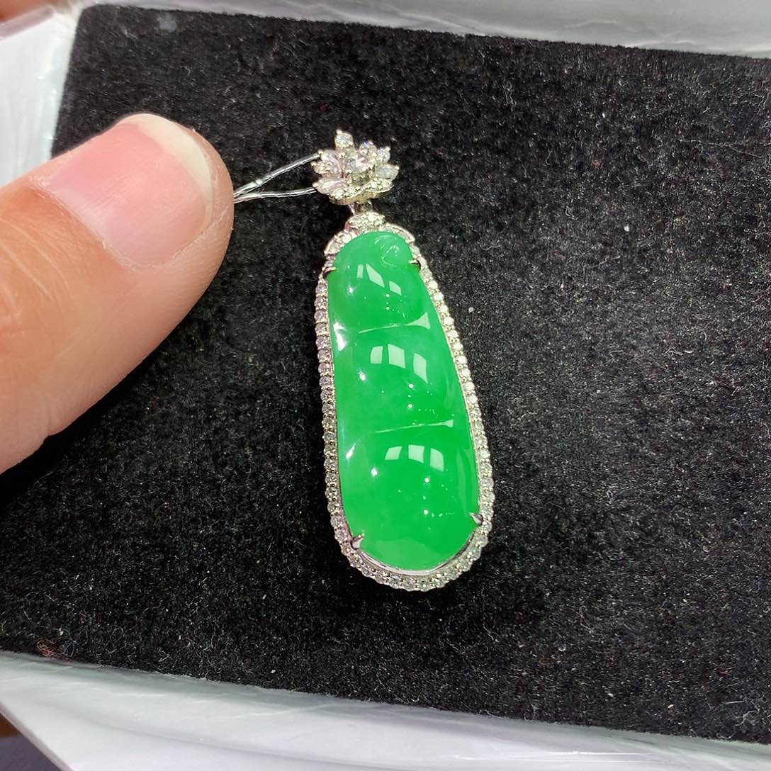 翡翠吊坠(赠链)18K金镶嵌