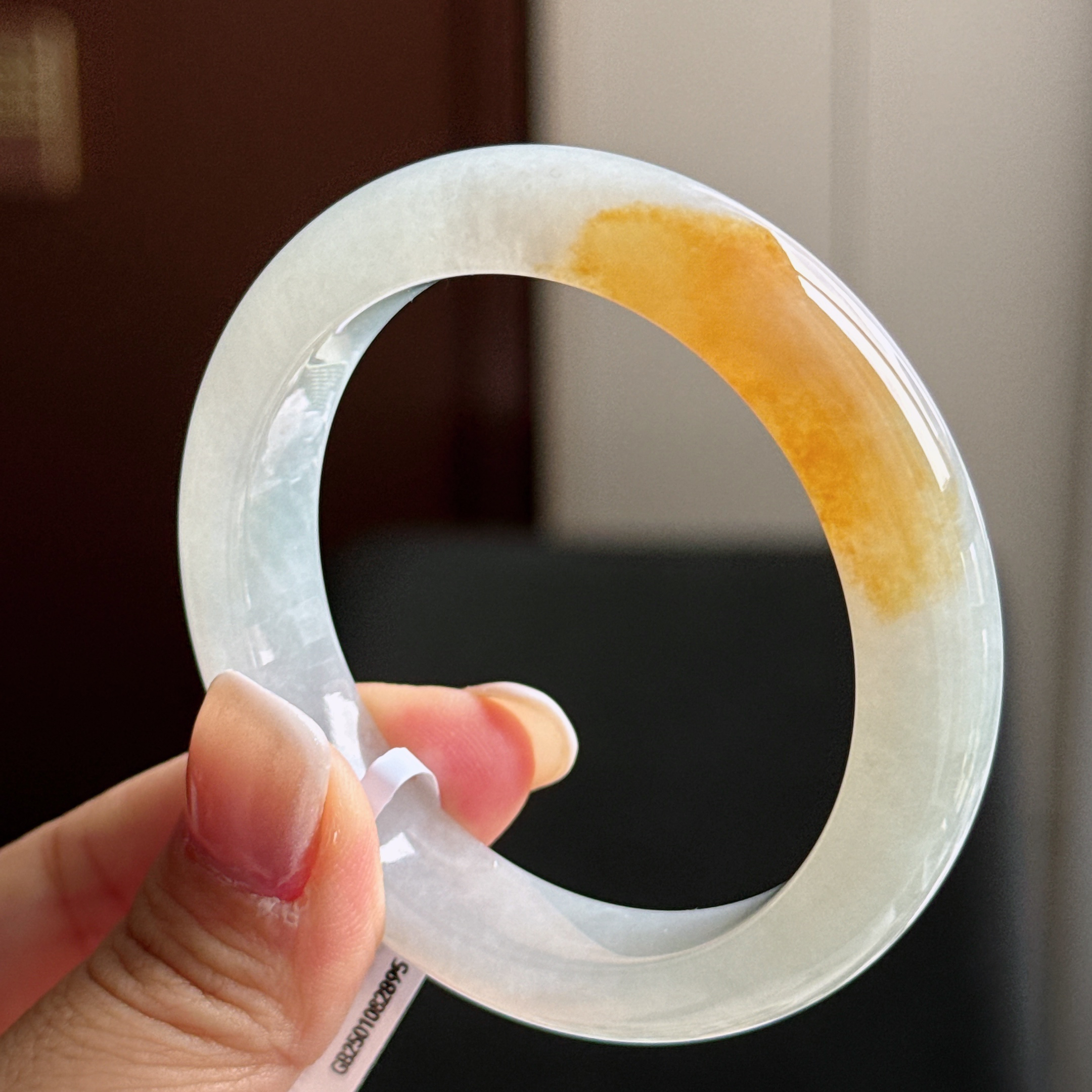冰胶细腻飘鸡油黄正圈翡翠手镯53圈口HF2410293JJ