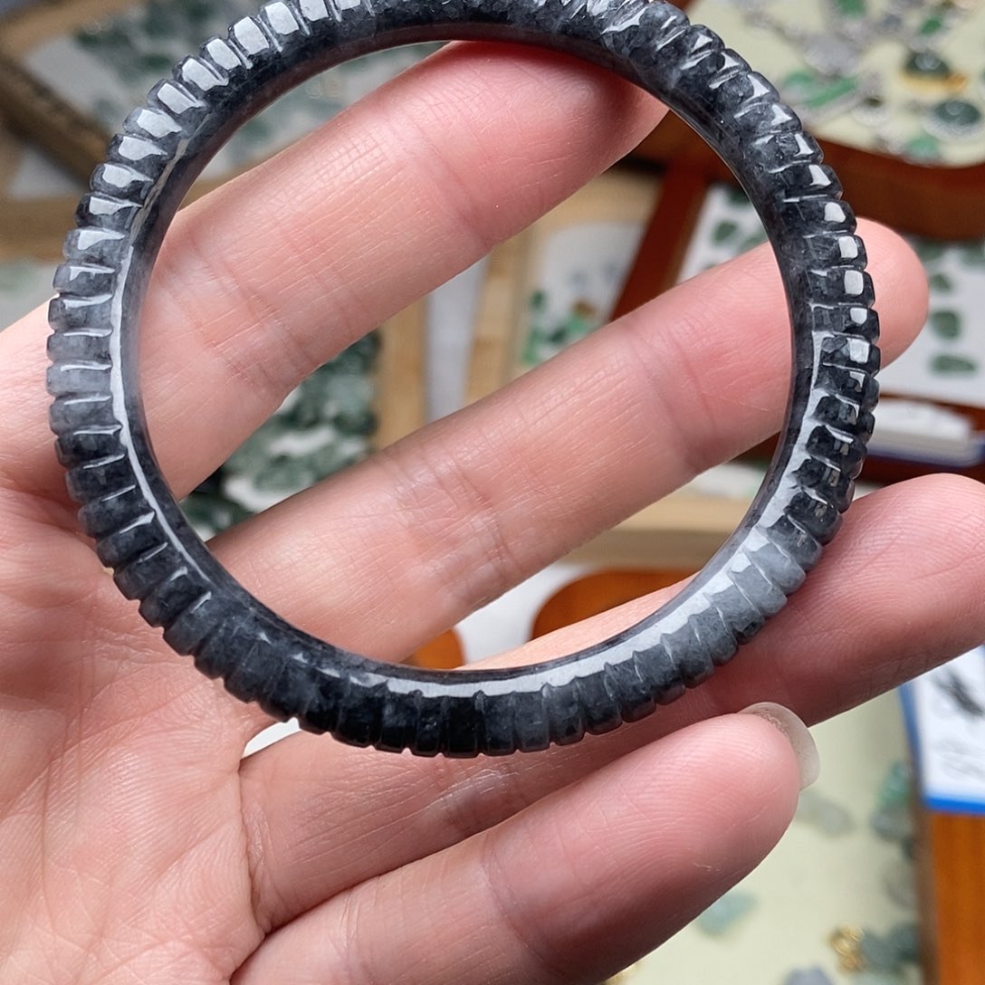 翡翠颈饰未镶嵌乌鸡