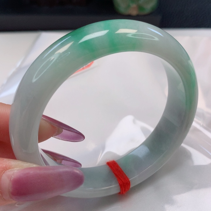 翡翠手镯未镶嵌55圈