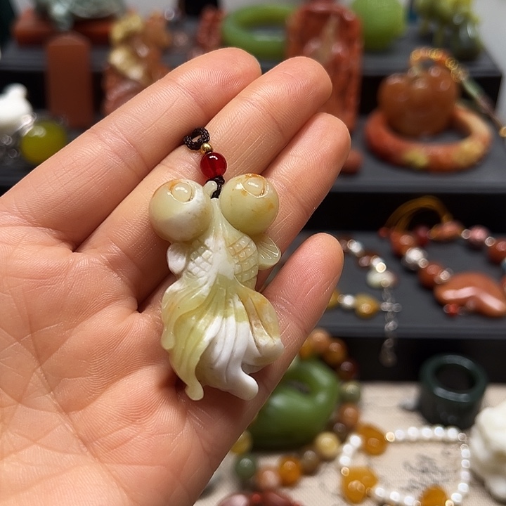 蛇纹石玉未镶嵌吊坠