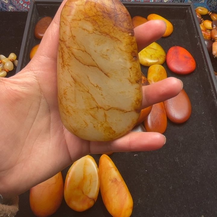 大***仁和田玉未镶嵌颈饰