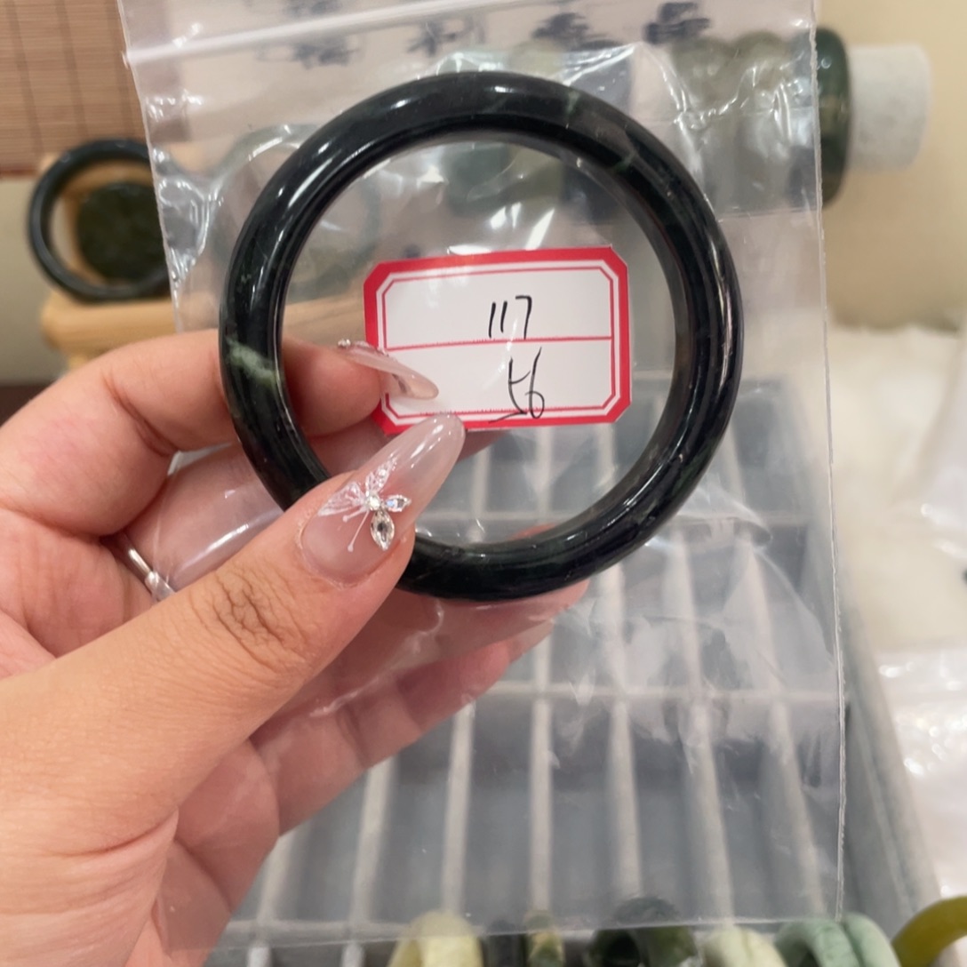 蛇纹石玉未镶嵌手镯