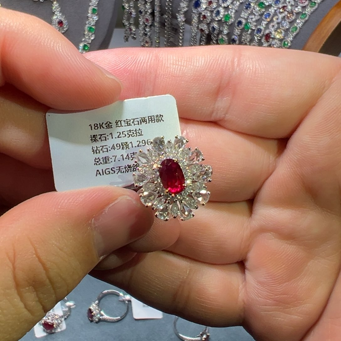 红宝石戒指18K金镶嵌