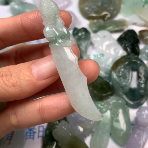 翡翠颈饰未镶嵌翡翠