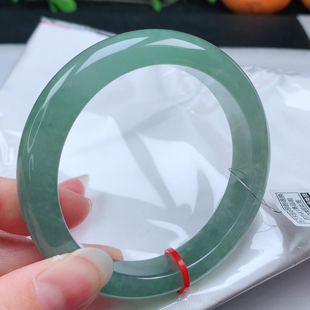翡翠手镯未镶嵌60+圈