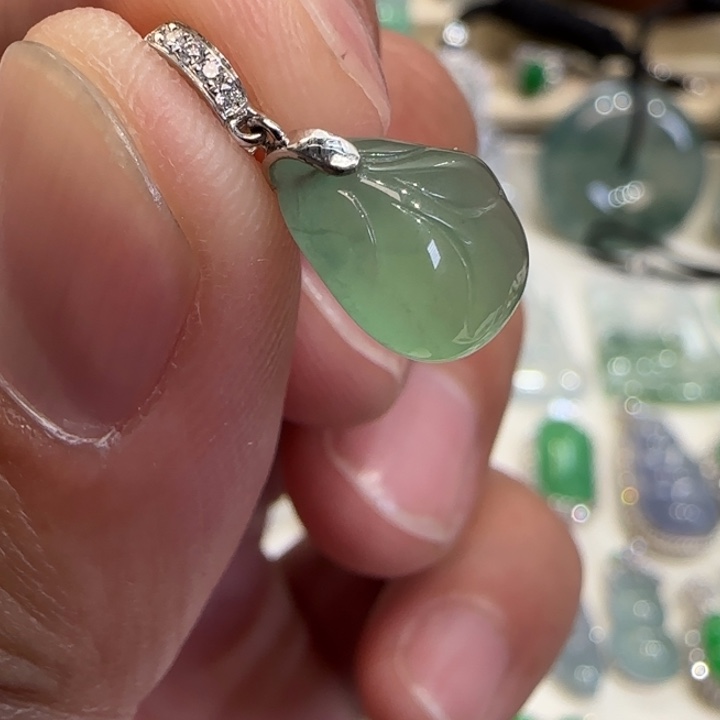 定制翡翠18K金镶嵌天然缅甸翡翠a货