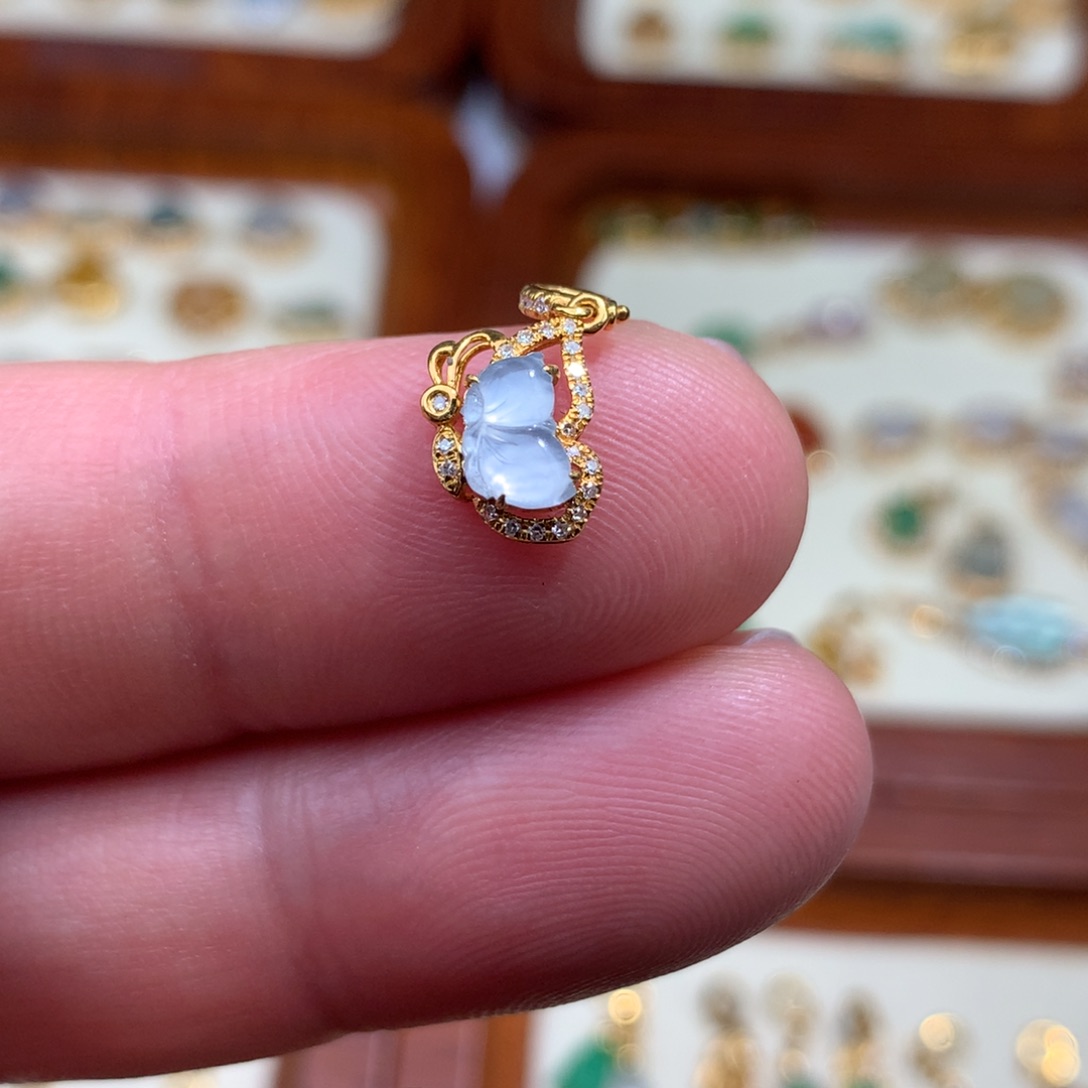 翡翠18K金镶嵌颈饰蝴蝶