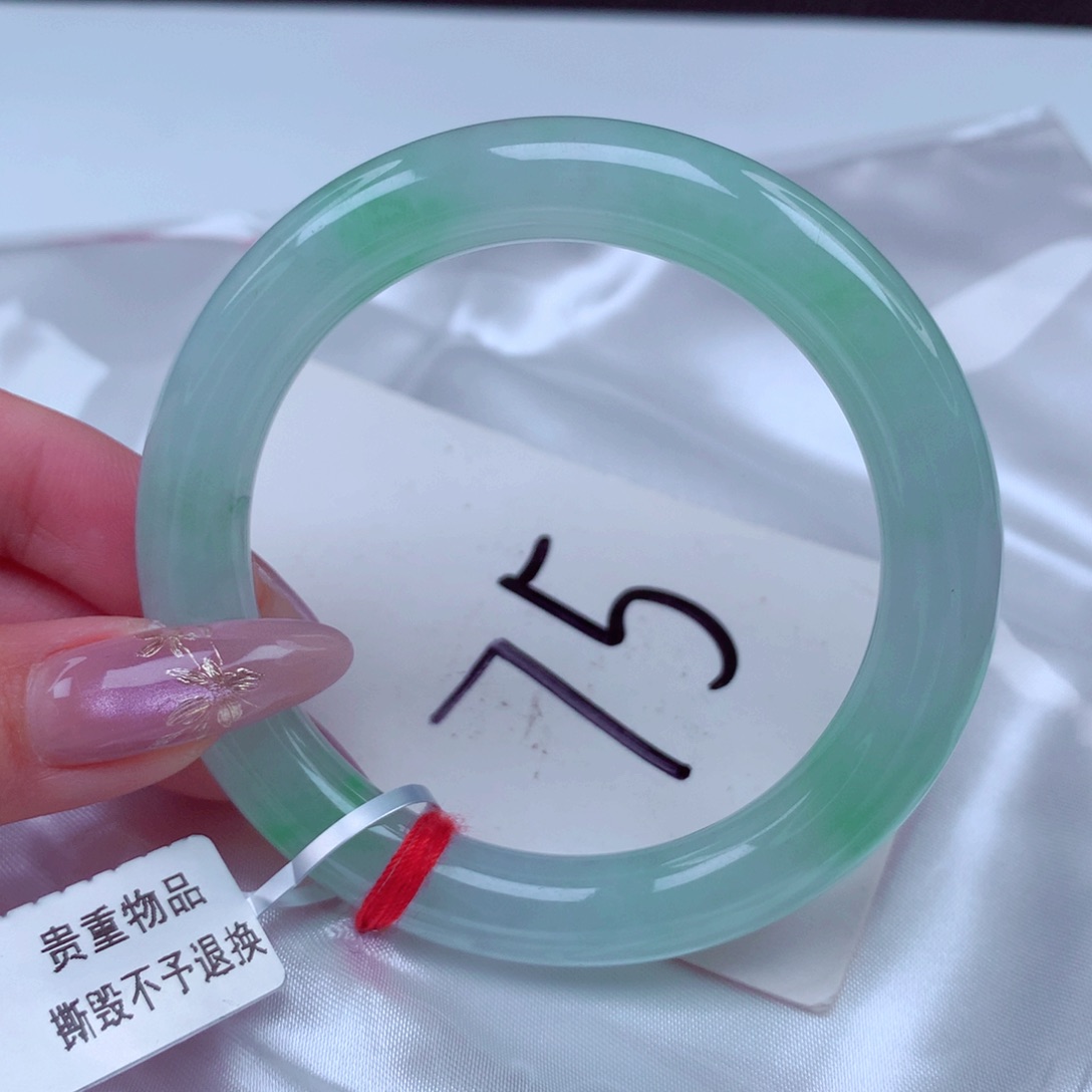 翡翠手镯未镶嵌翡翠52