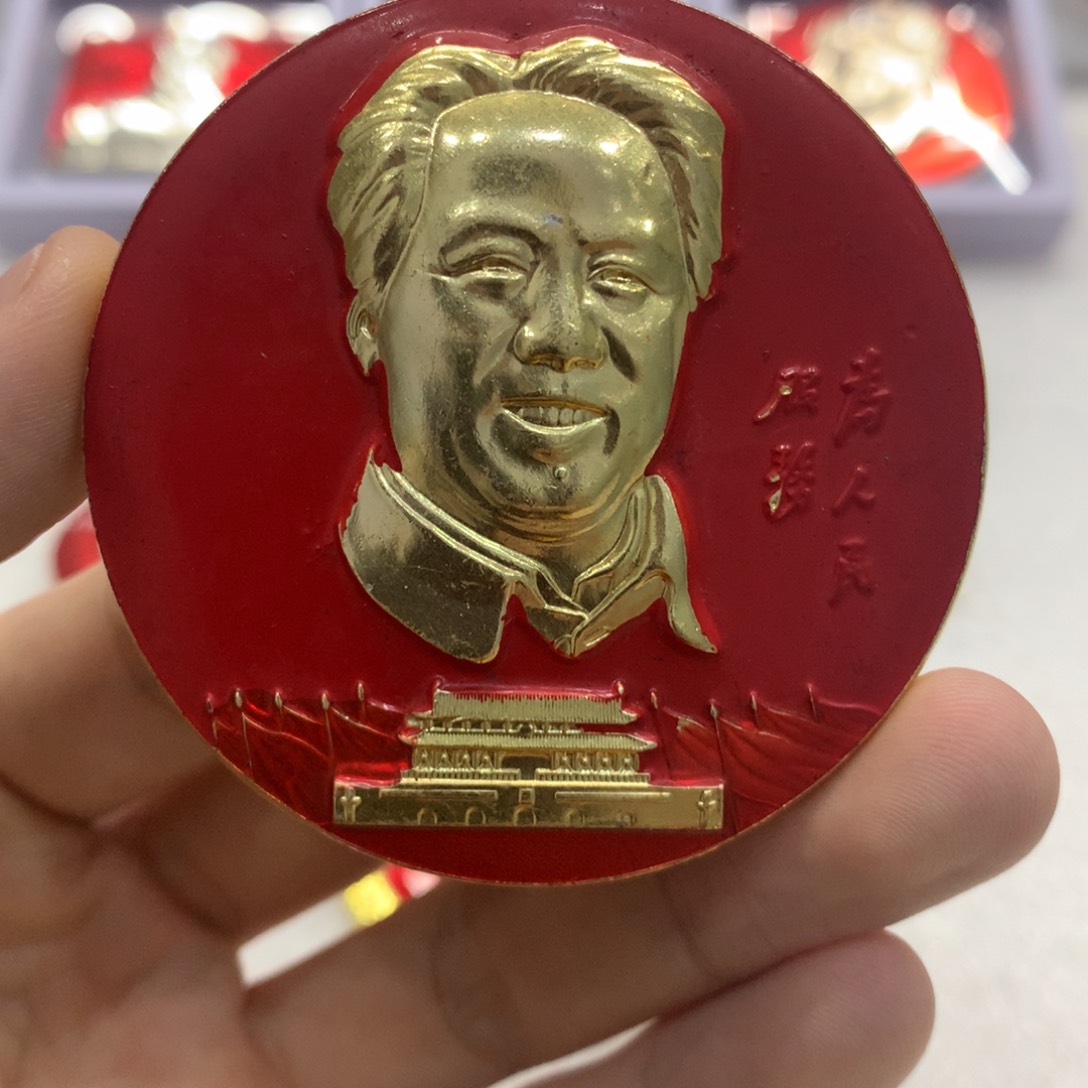 铝红色纪念章 分头 