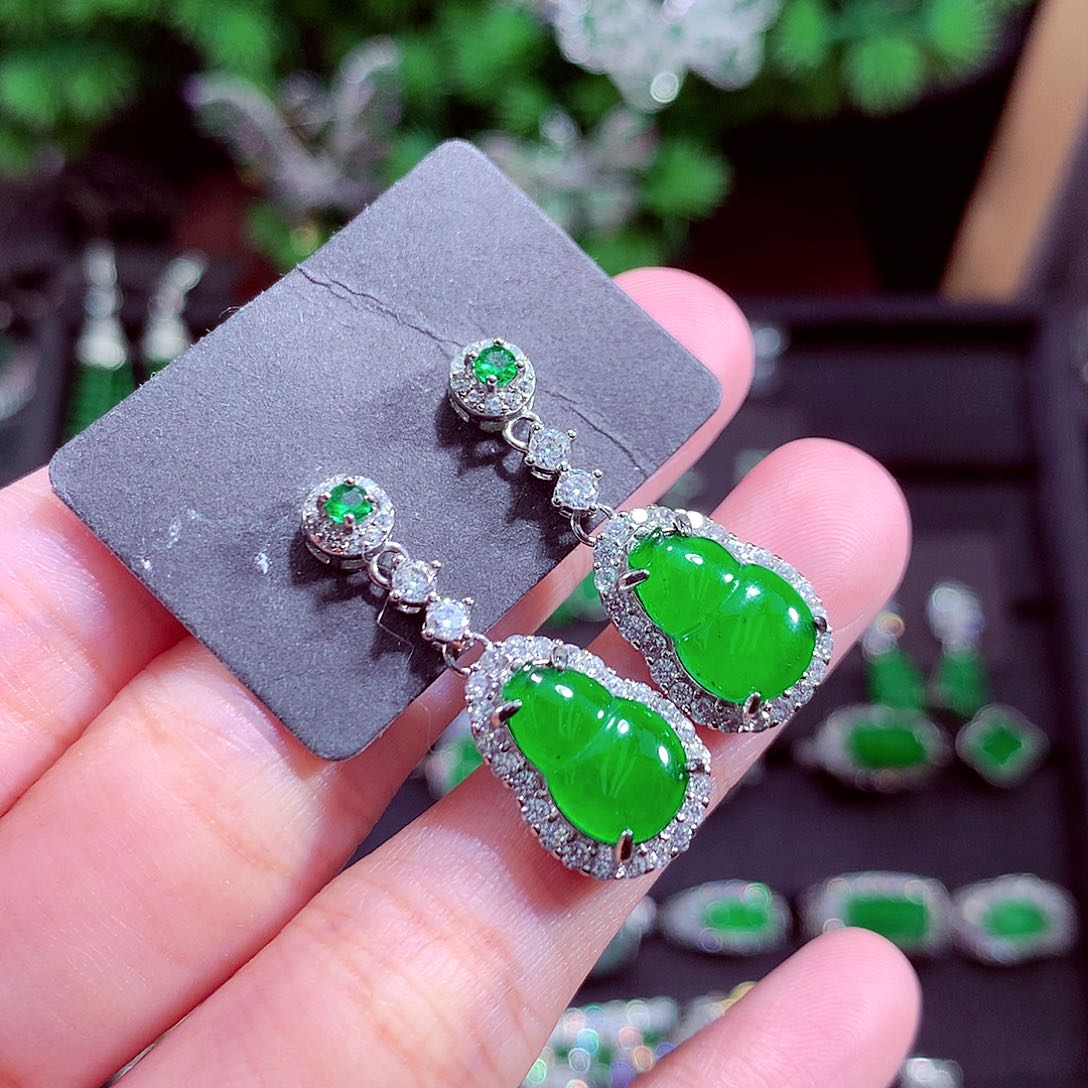 颈饰未镶嵌翡翠天然