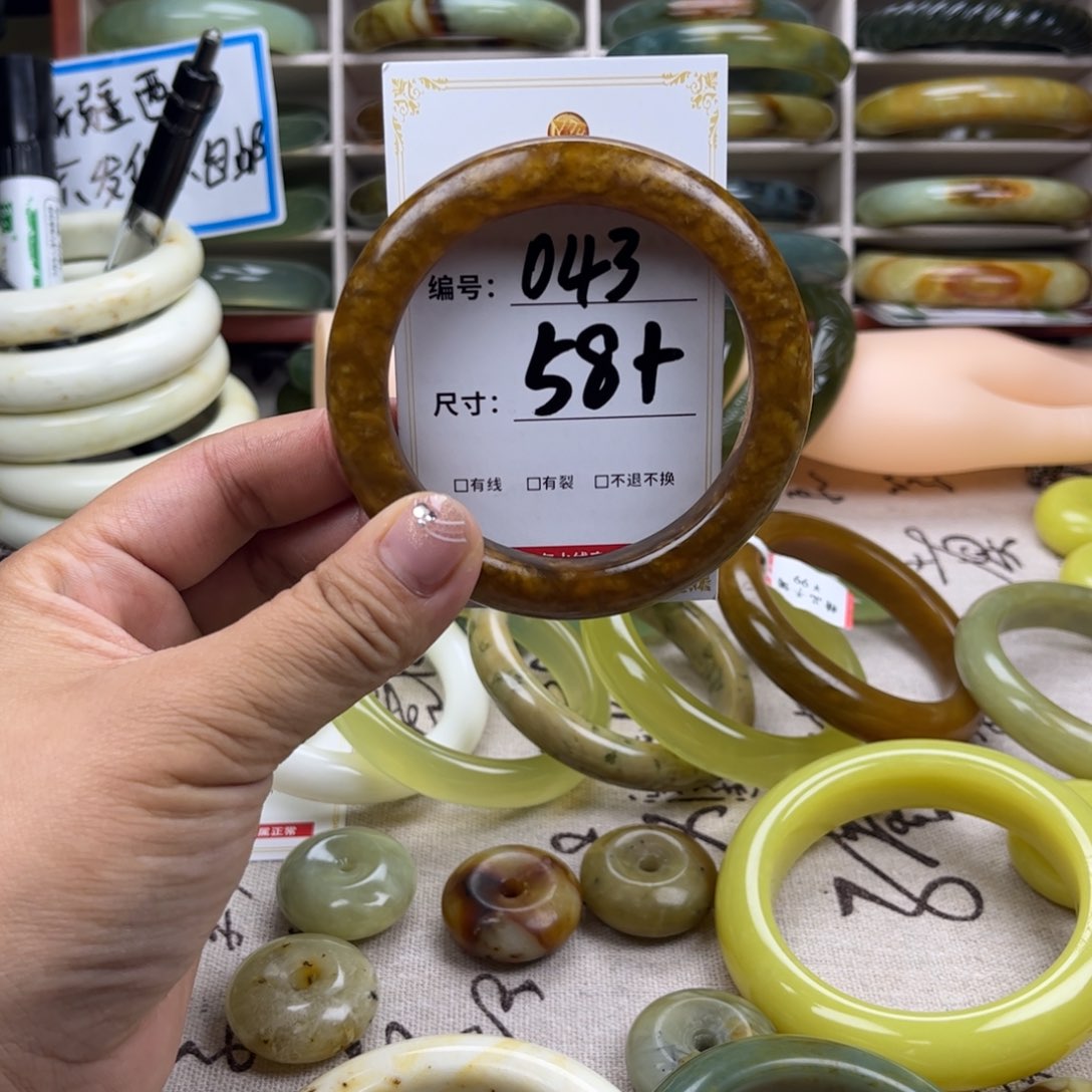 蛇纹石玉手镯未镶嵌