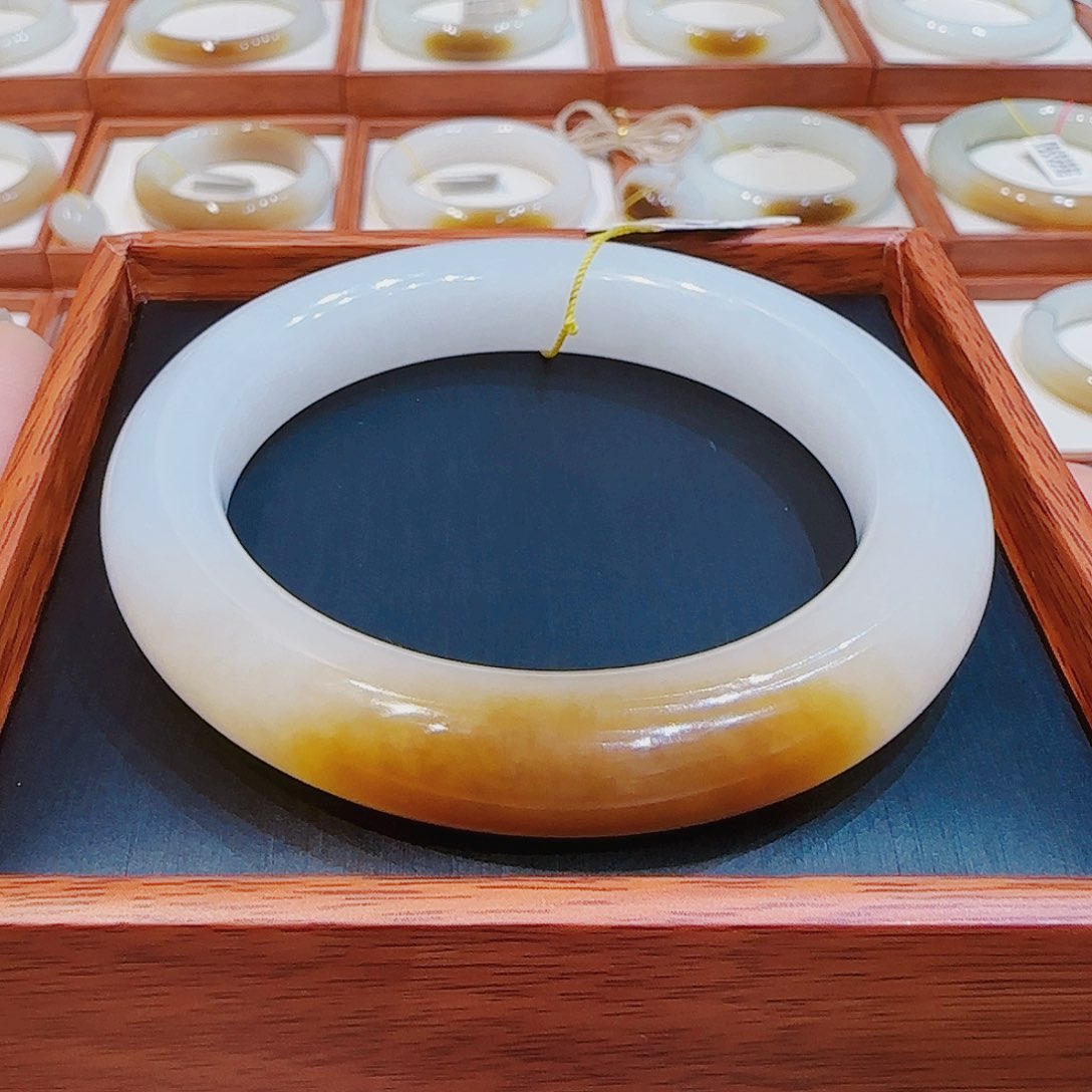 和田玉手镯未镶嵌糖白57