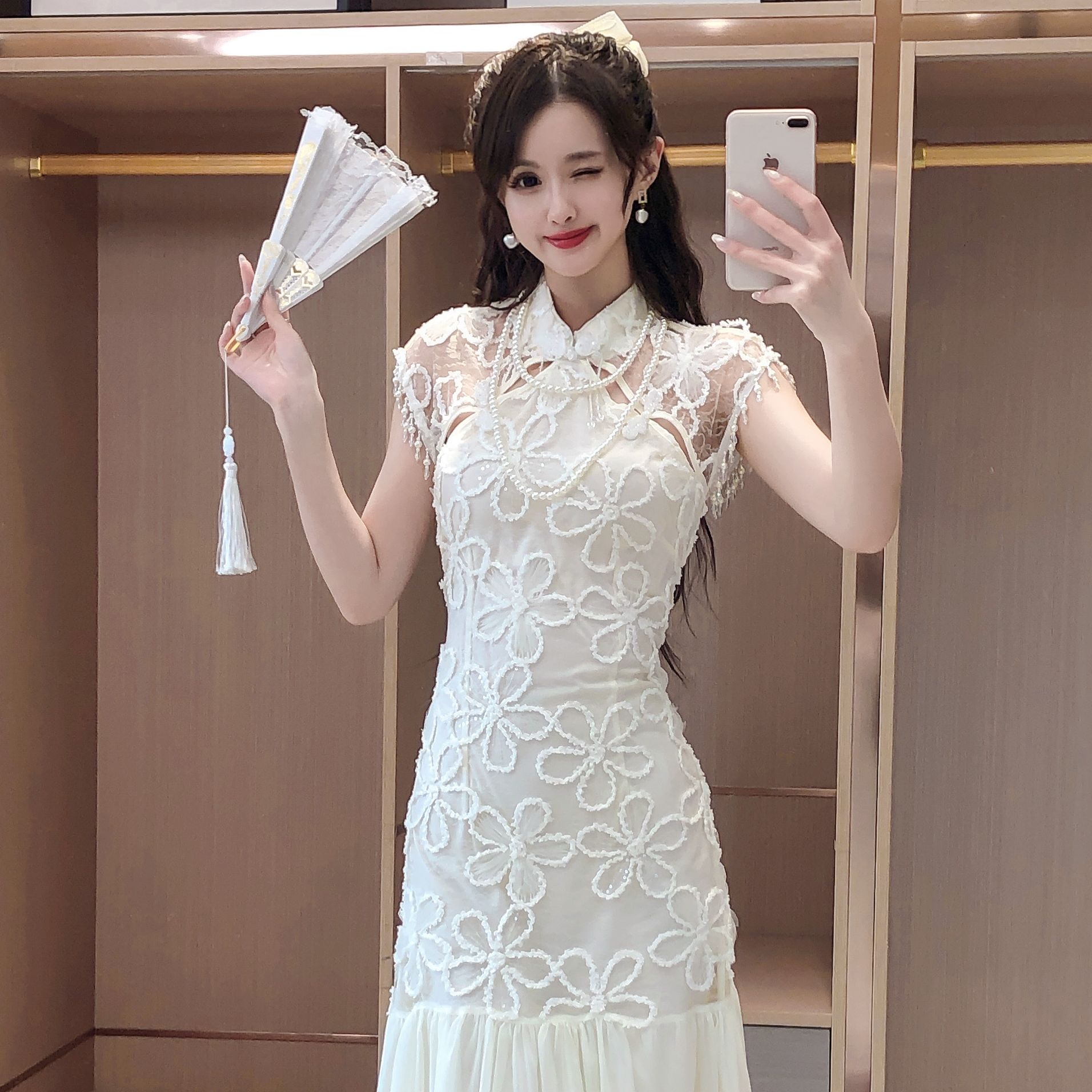 艾日秀新中式立领刺绣花朵镂空串珠流苏收腰显瘦礼服连衣裙 F0436