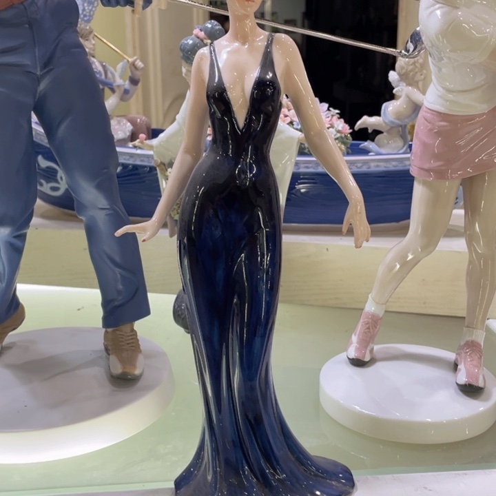 赵***倩30cm尊匠瓷偶一个