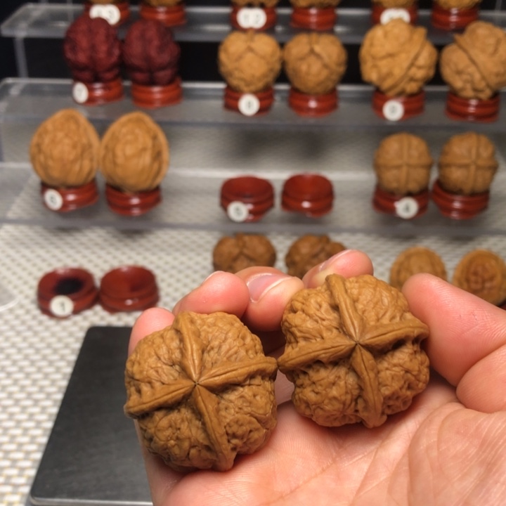 柯***.文玩核桃把件52舍利子