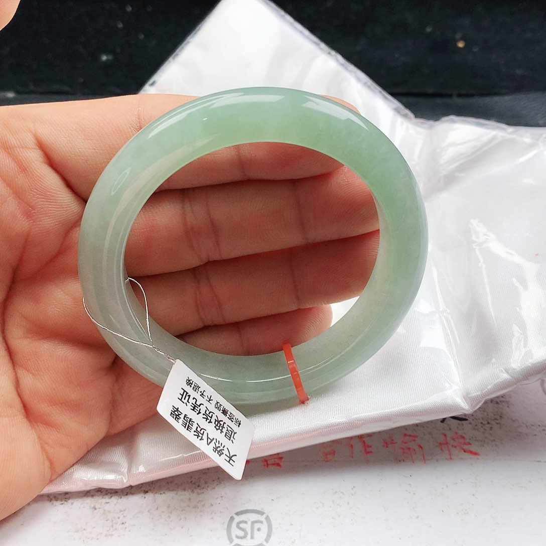 翡翠手镯未镶嵌天然翡翠手镯