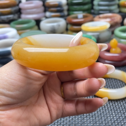 石英岩玉未镶嵌手镯