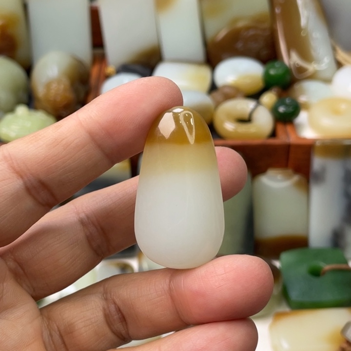 和田玉未镶嵌颈饰