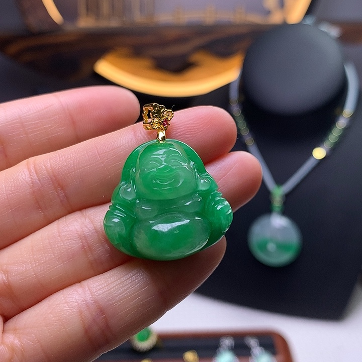 翡翠吊坠(赠链)未镶嵌