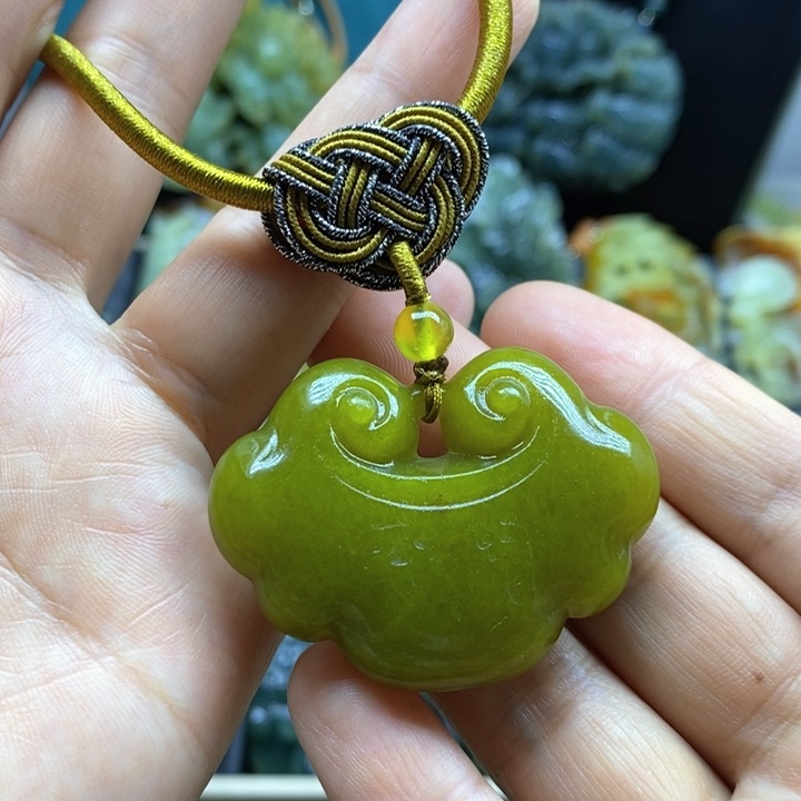 未镶嵌蛇纹石玉挂件