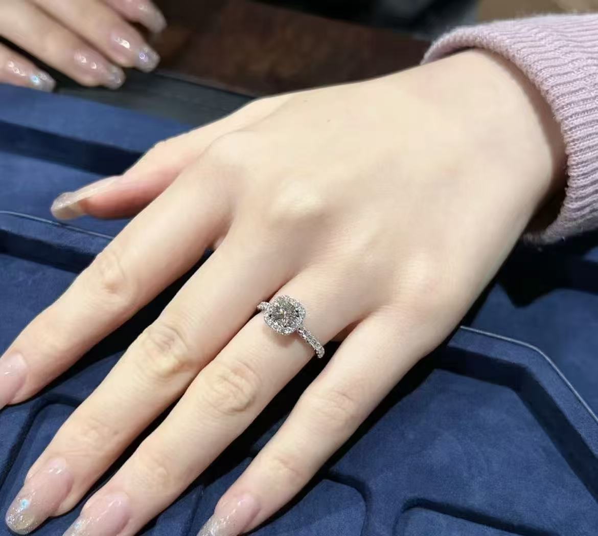 925银莫桑石戒指 1克拉方糖戒指活口可调节带礼盒包装赠国检证书