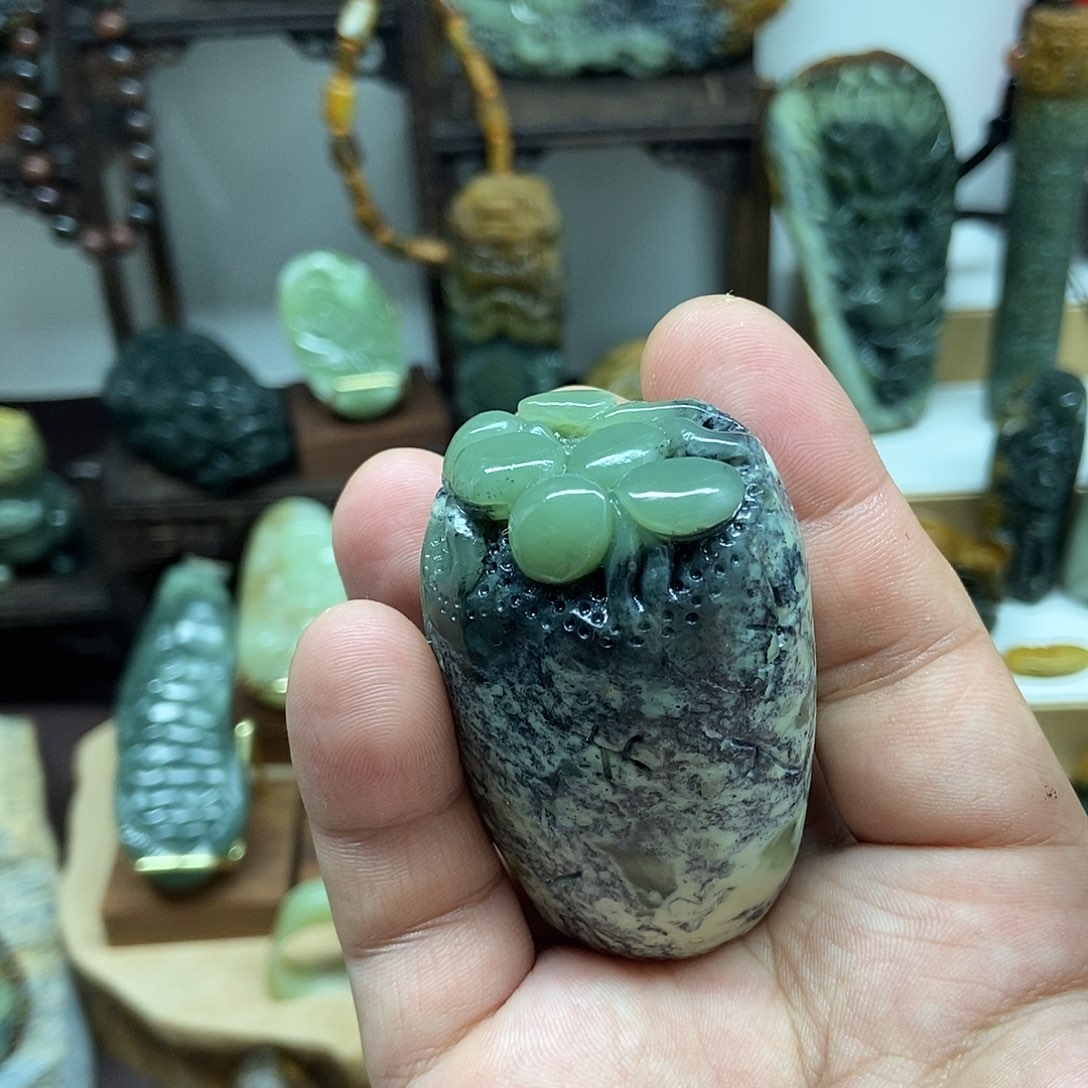 岫岩老玉（透闪石质玉）未镶嵌把件
