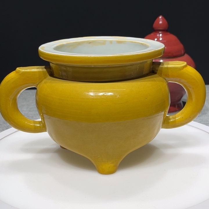 茶盏明*黄釉双耳炉