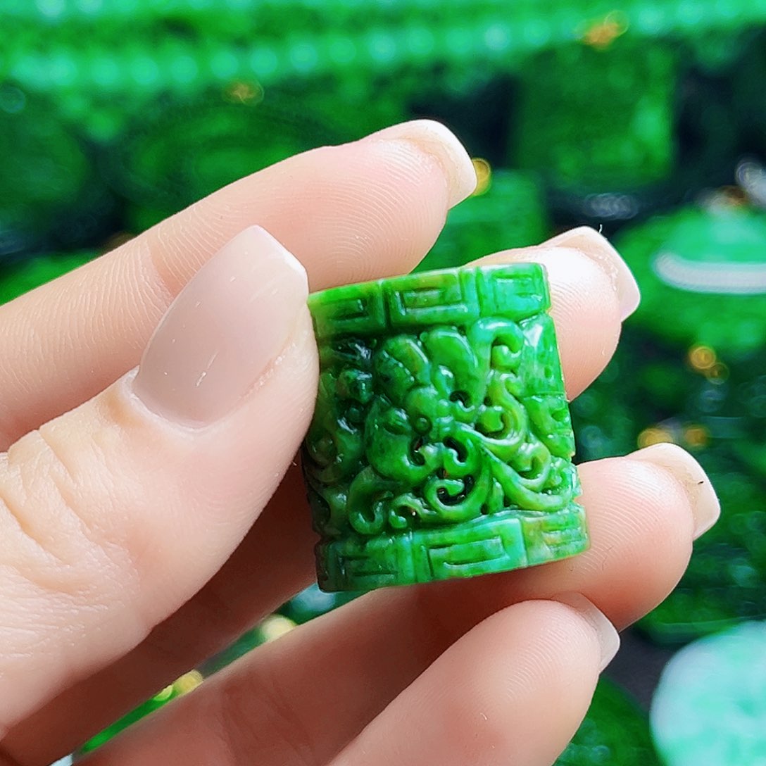 颈饰未镶嵌翡翠多样性