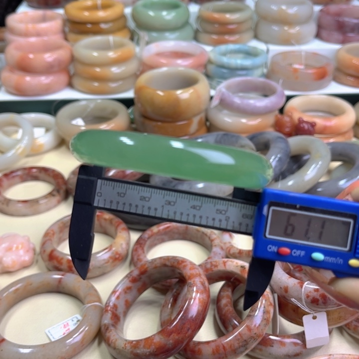 石英质玉手镯微瑕55未镶嵌