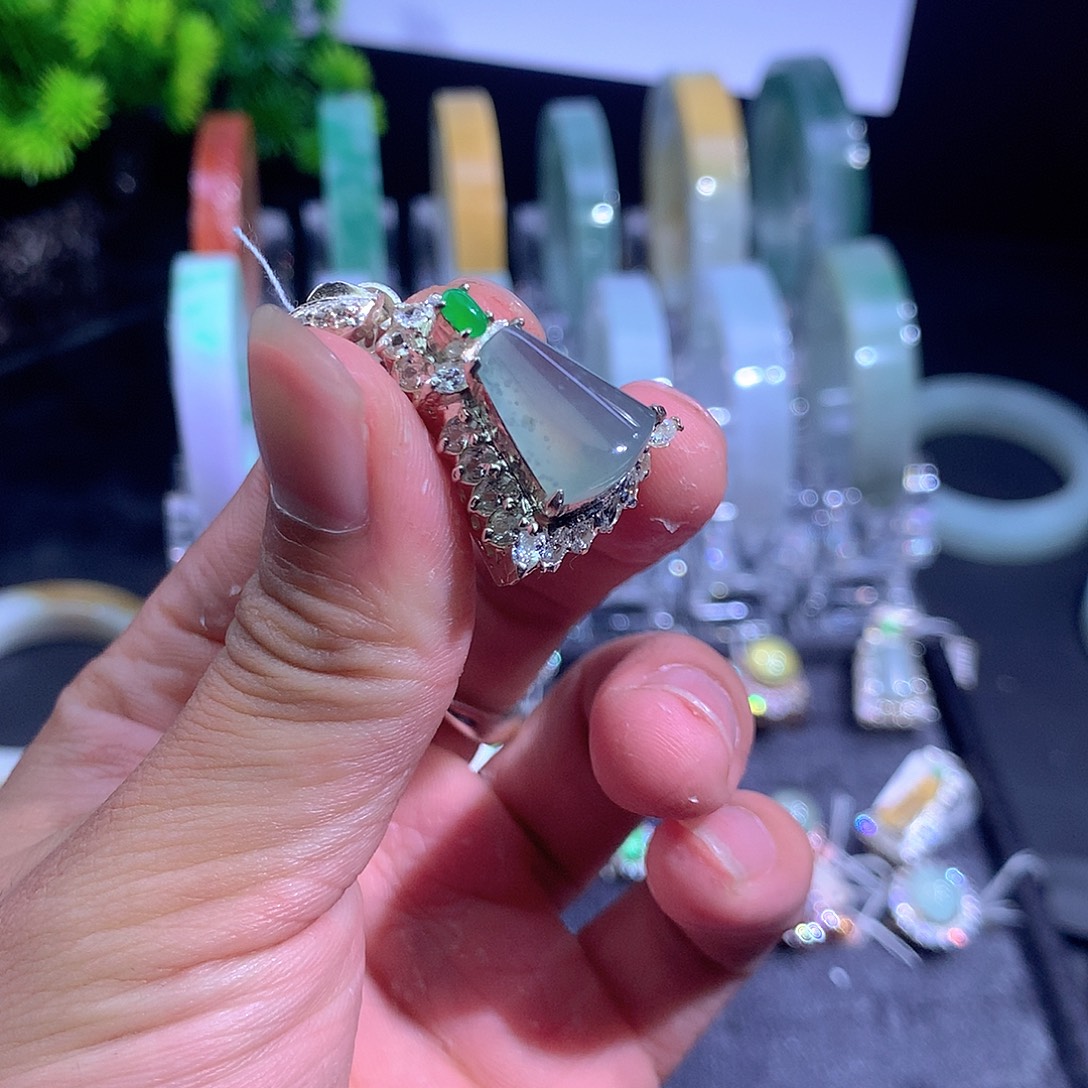 定制翡翠未镶嵌翡翠