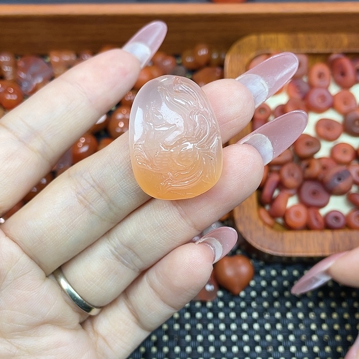 南红玛瑙未镶嵌颈饰九尾狐