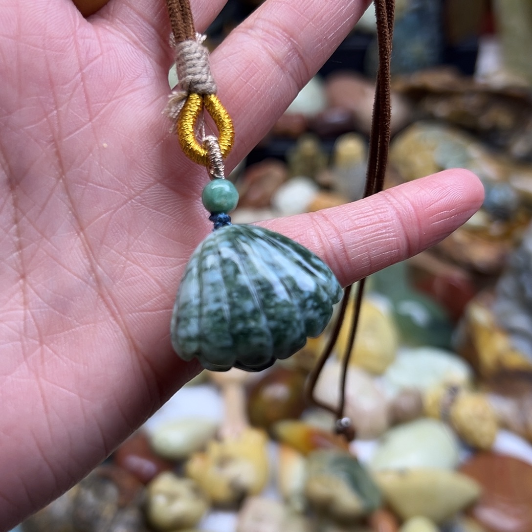 岫玉未镶嵌颈饰翠花料辈辈福