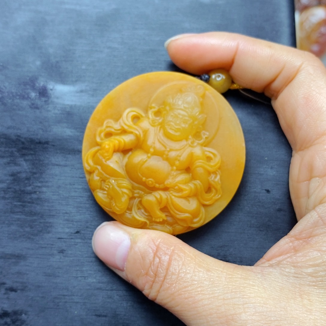 石英质玉（黄龙玉）颈饰未镶嵌