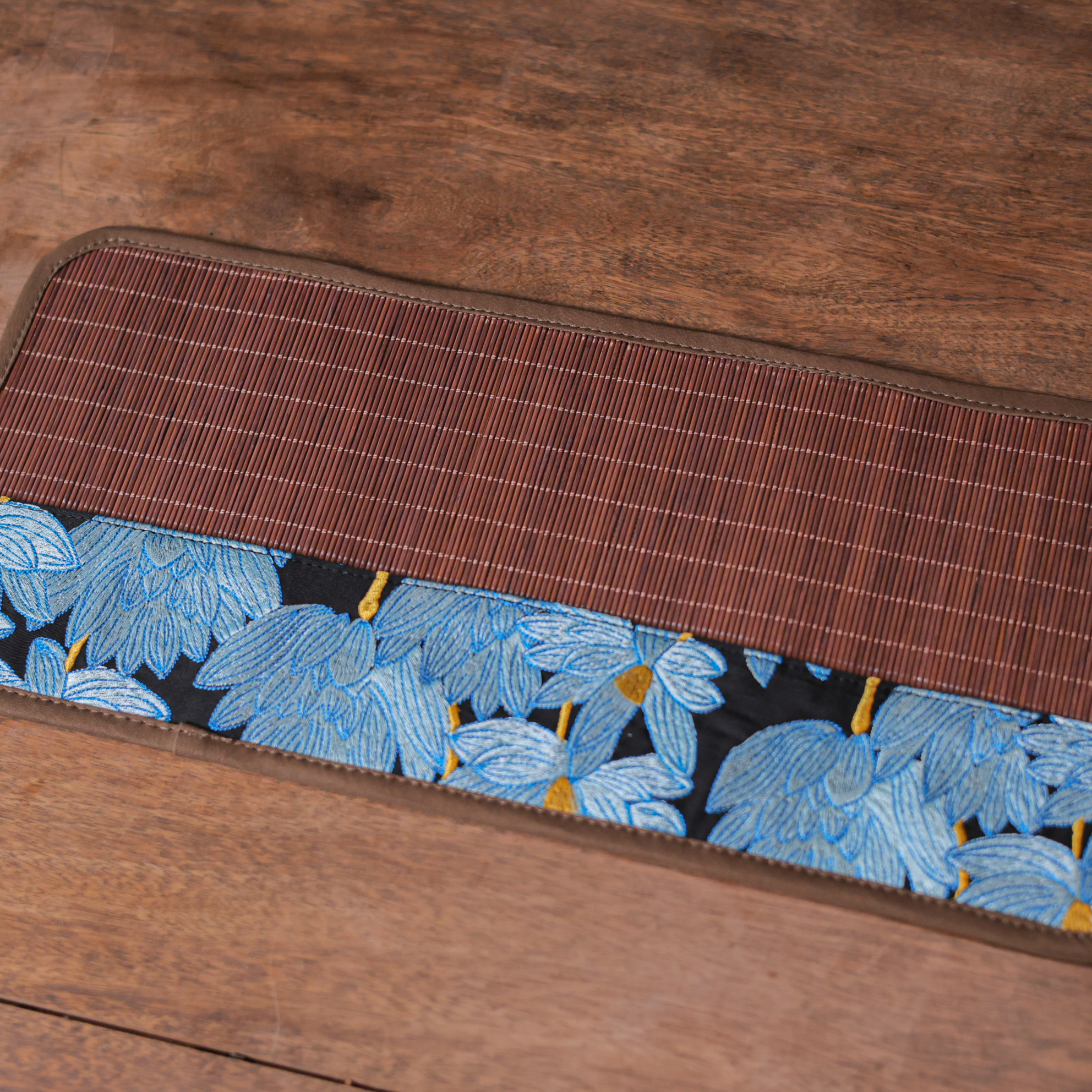 【小田甄陶】蓝莲花小茶垫42*18(黑底蓝花)（WGAH114）