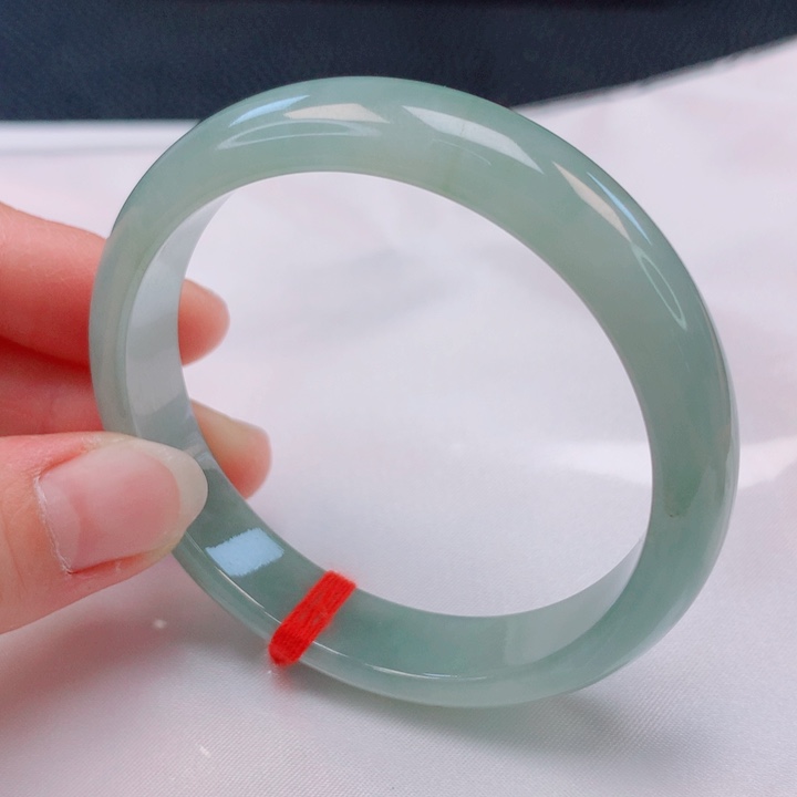 翡翠手镯未镶嵌57圈口