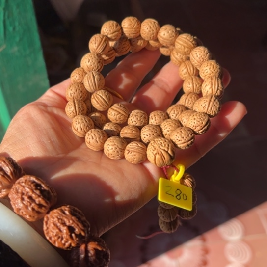 巳***蛇木质野生桃核56颗