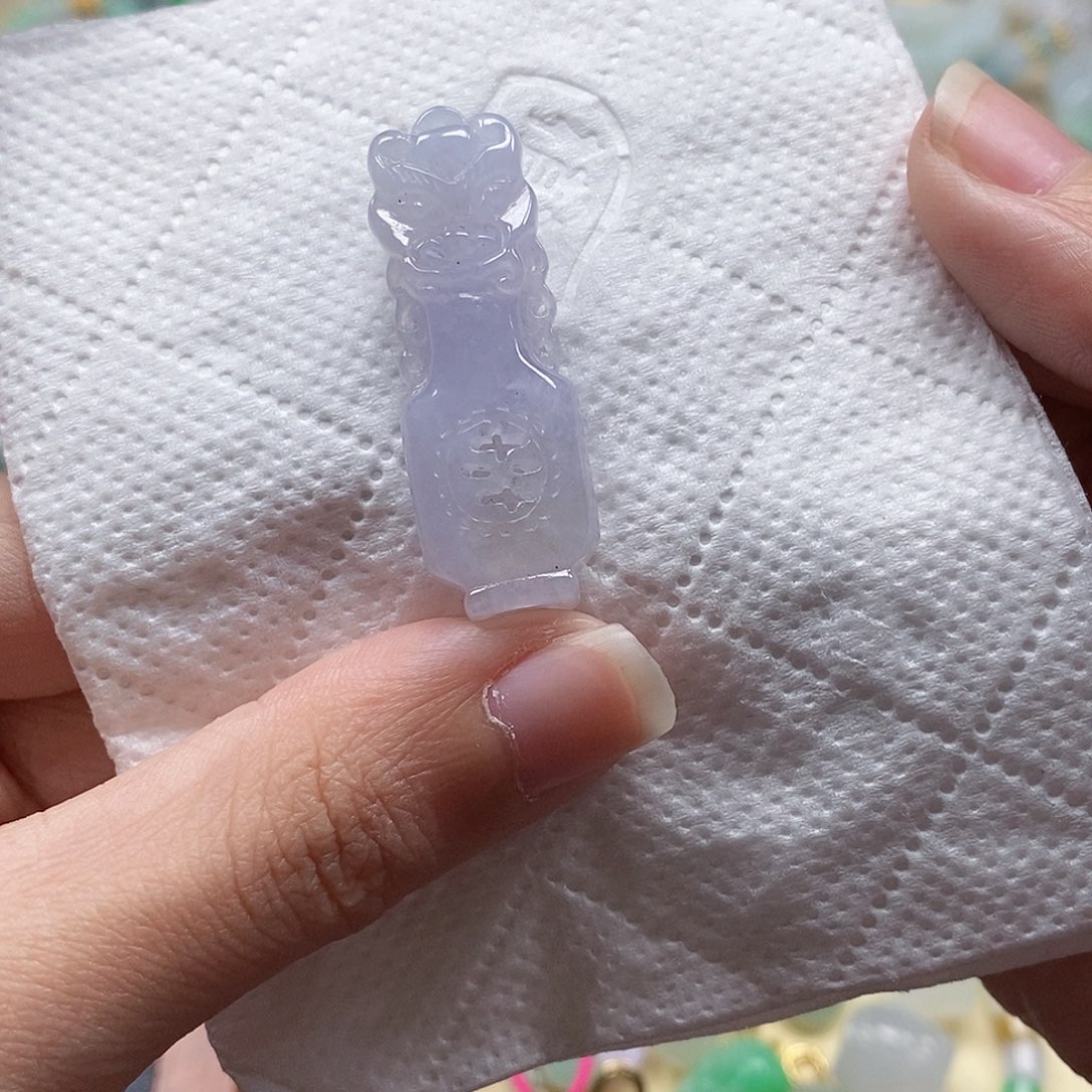 翡翠颈饰未镶嵌闪