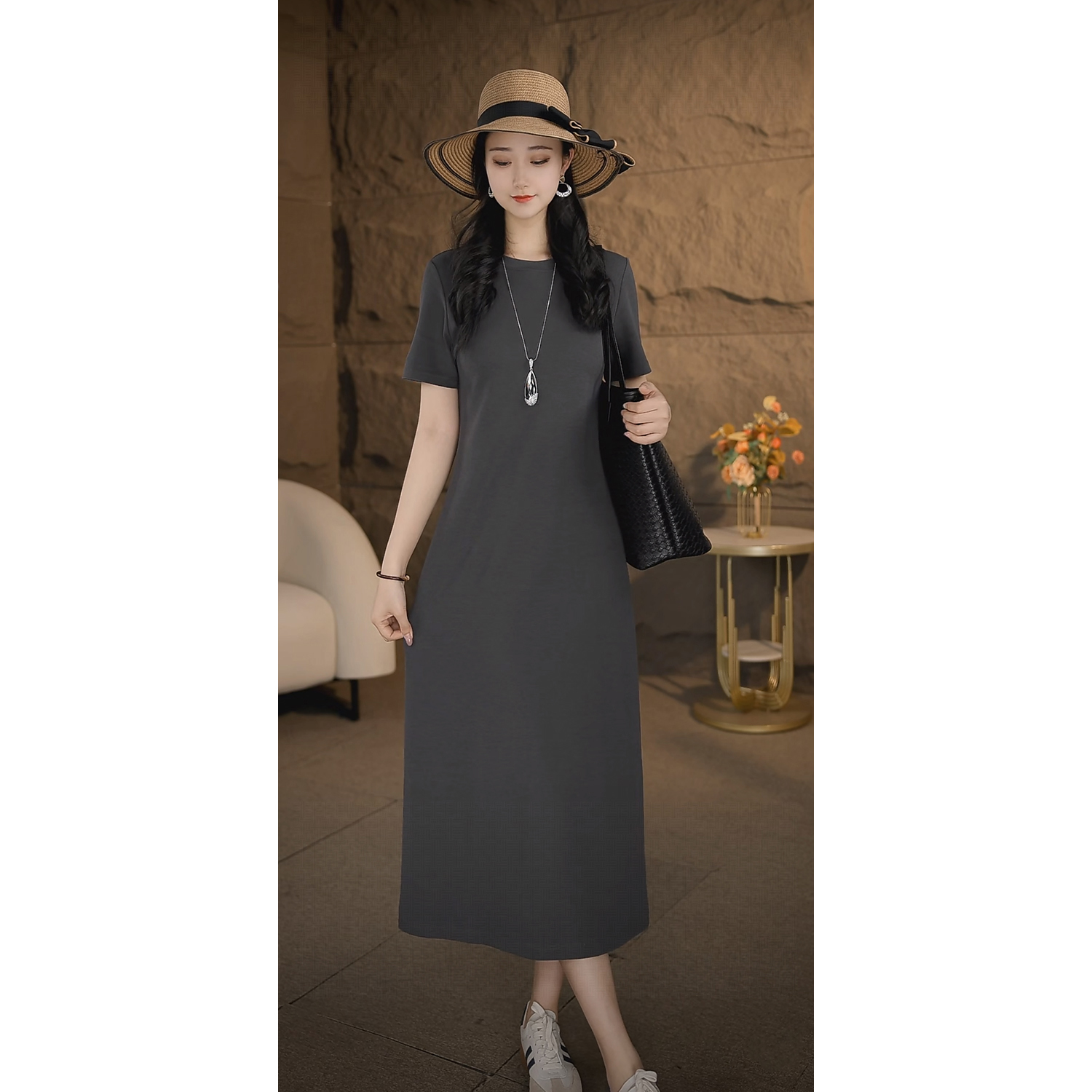 夏季新款2025连衣裙女时尚显瘦经典圆领极简风设计款高端T恤裙