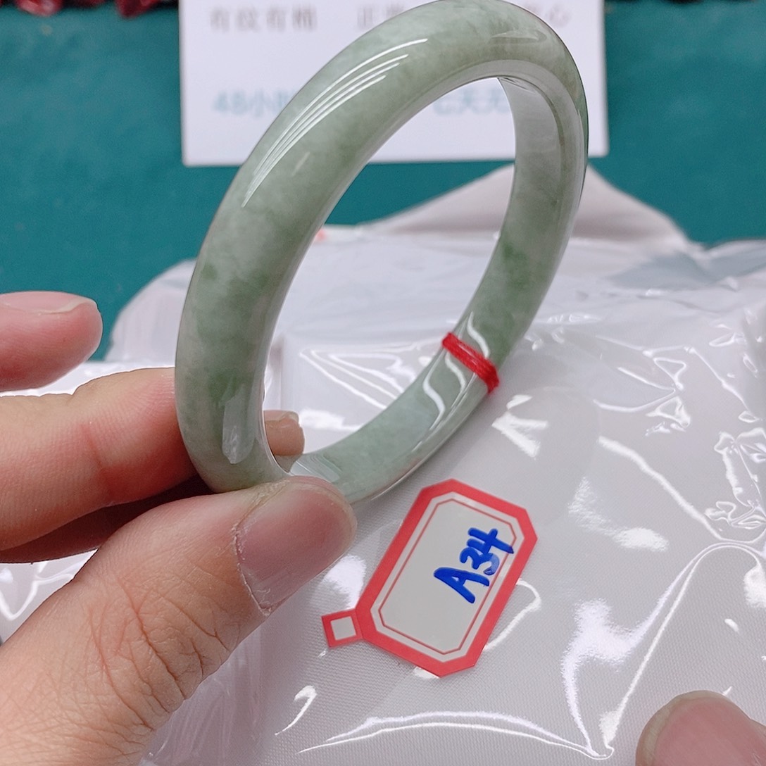 翡翠手镯未镶嵌未****步A3444444444
