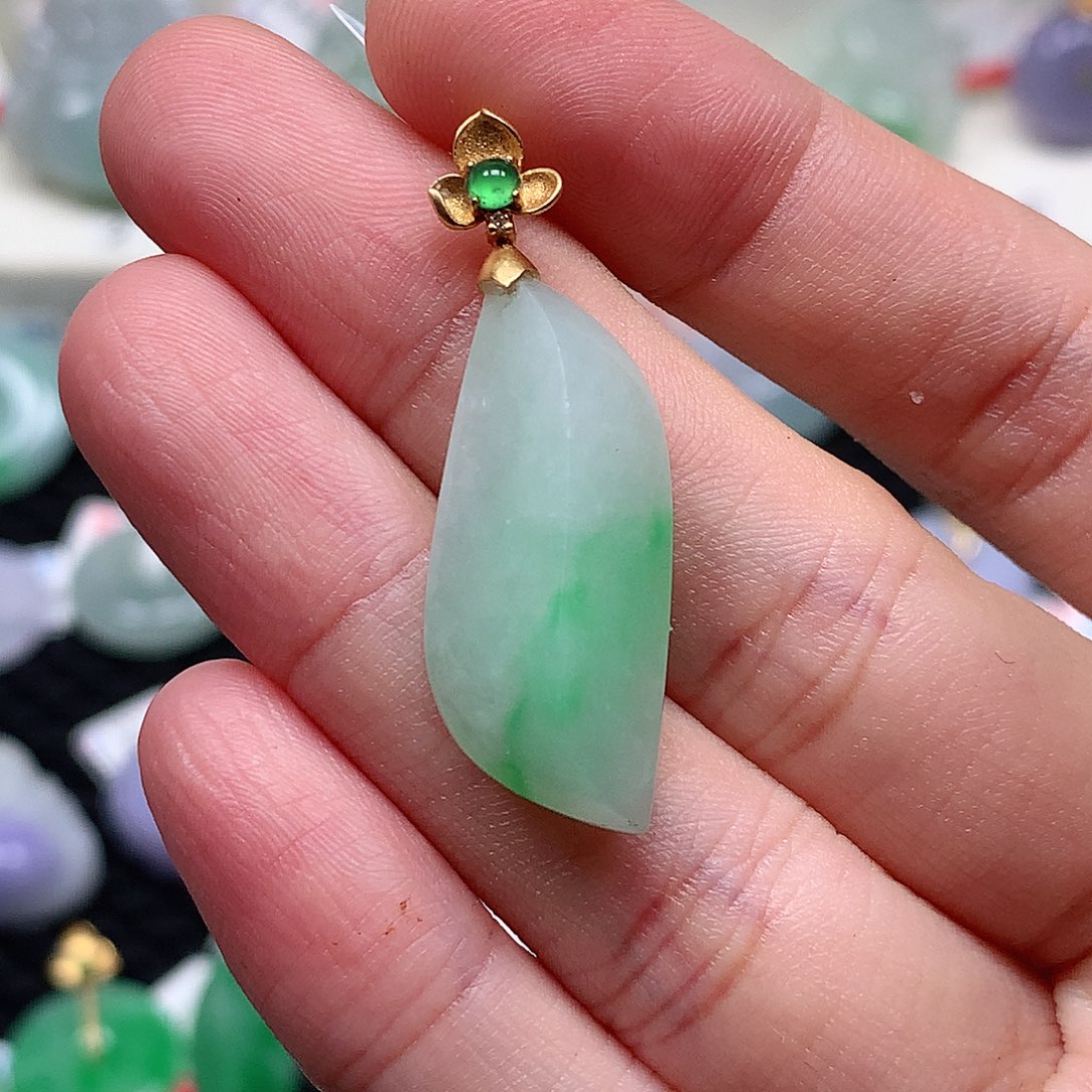 颈饰18K金镶嵌翡翠翡翠吊坠