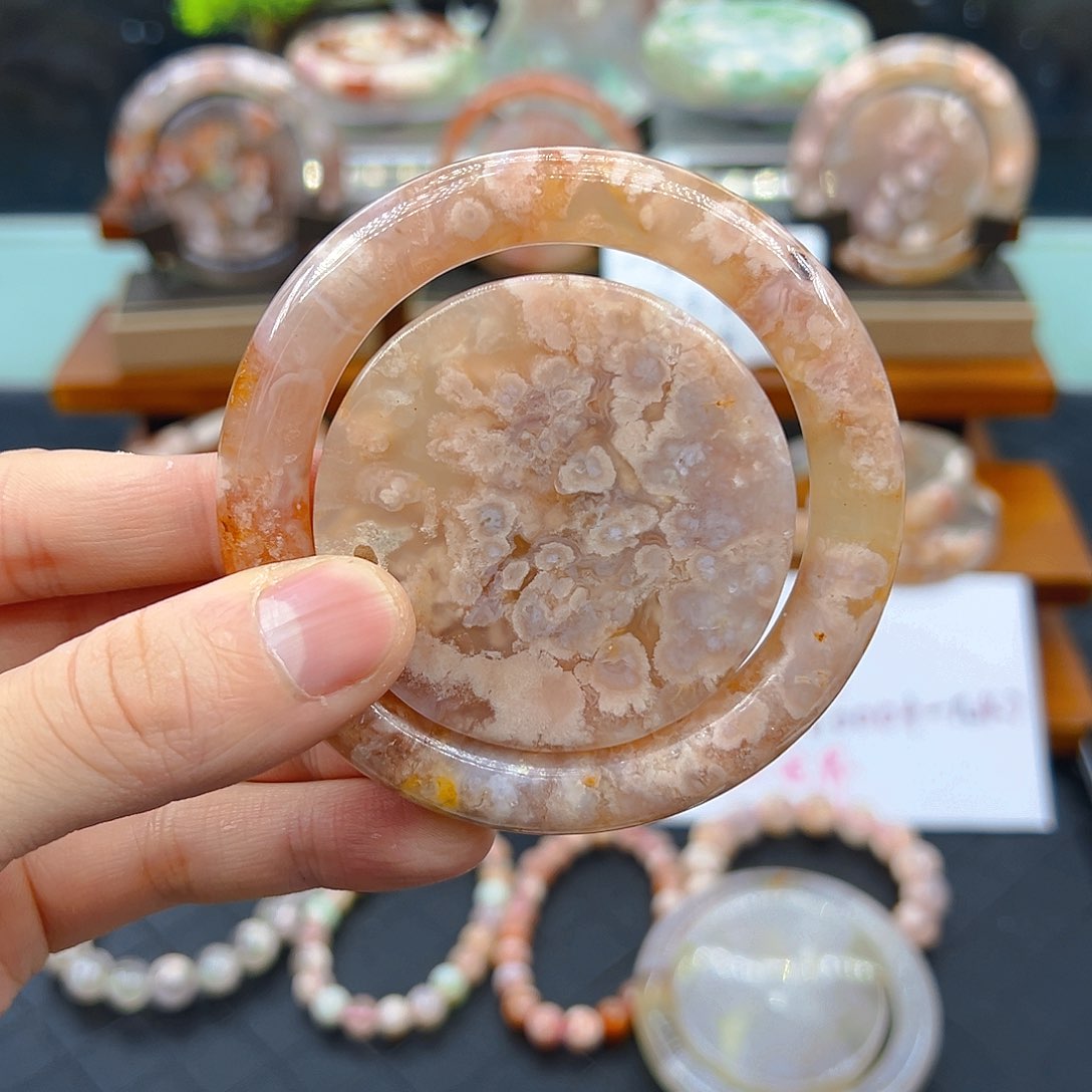 石英质玉手镯未镶嵌