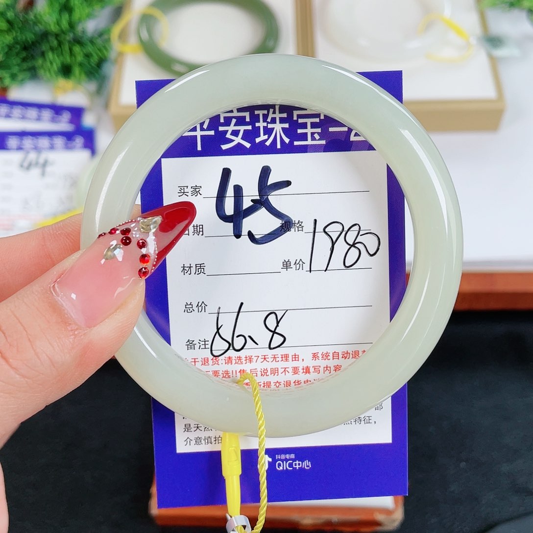 和田玉手镯未镶嵌