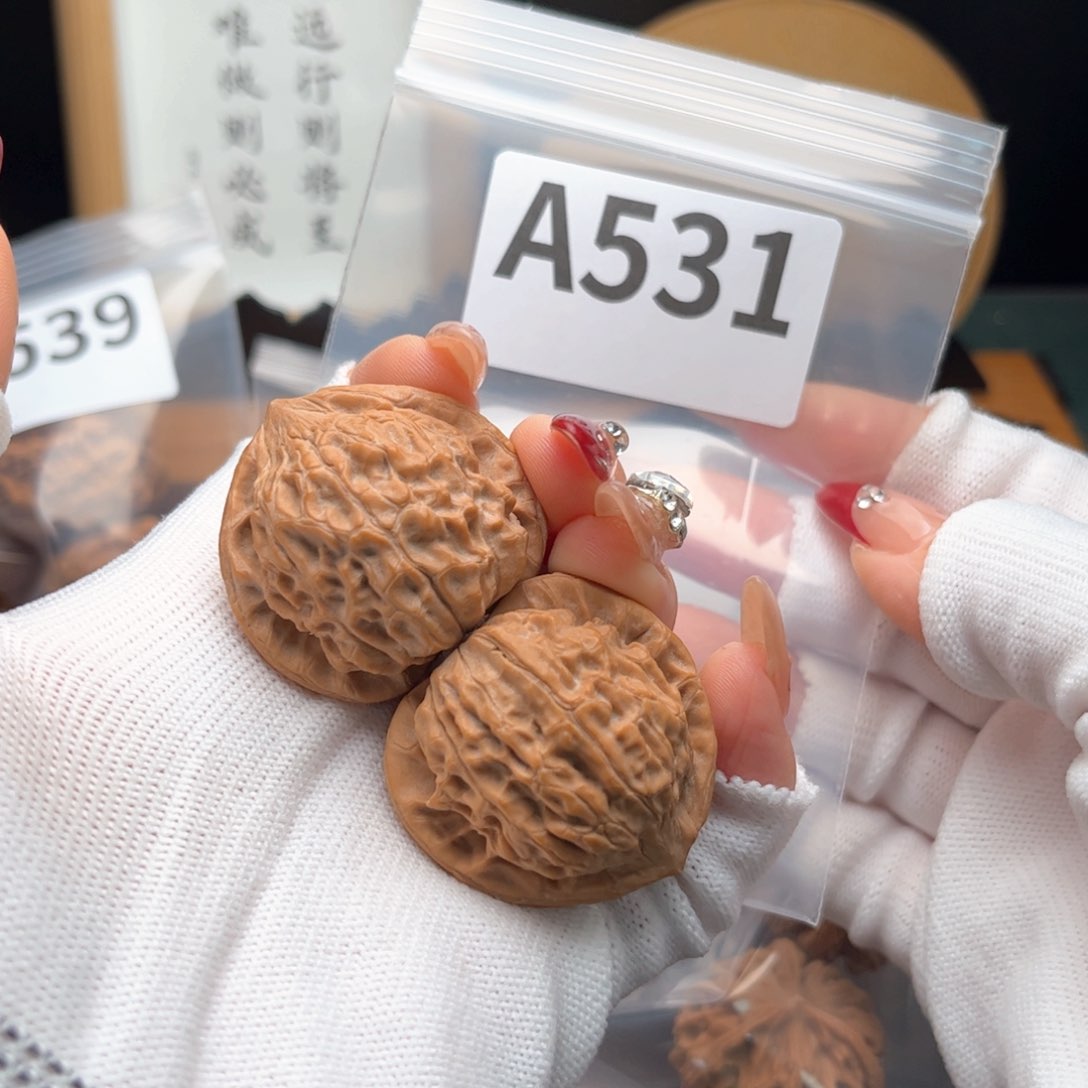 文玩核桃把件37金牛a 531