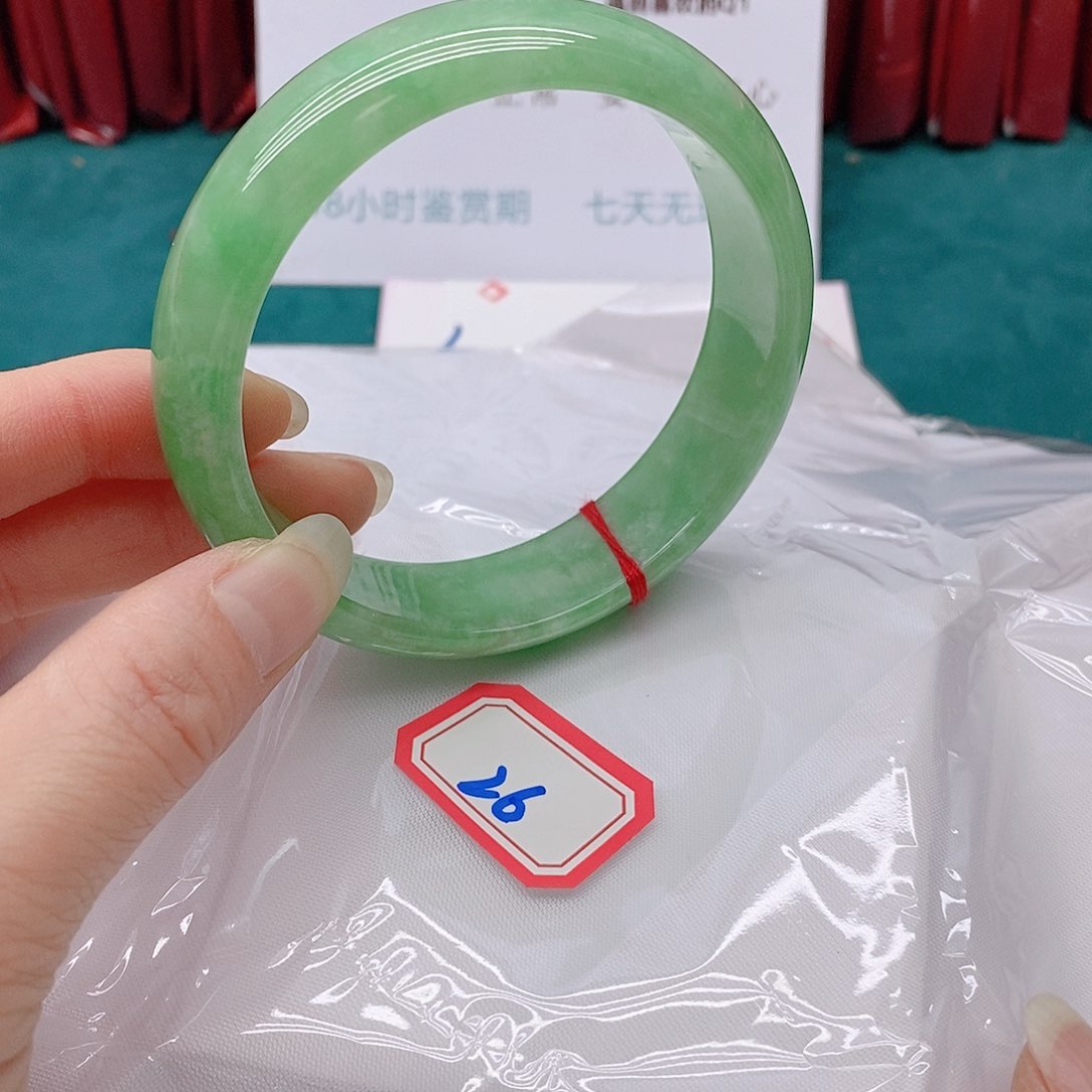 翡翠手镯未镶嵌认****缝26666666