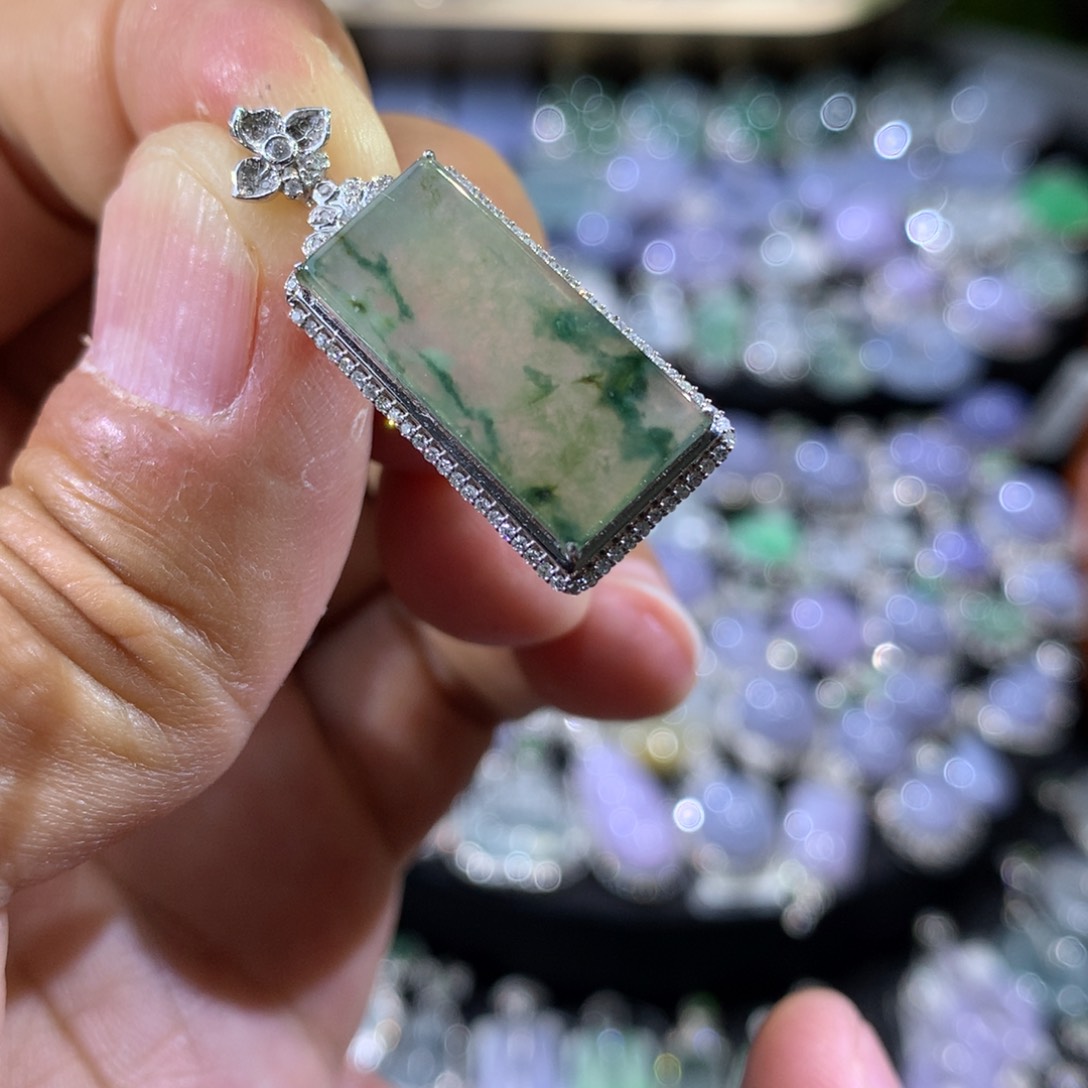 翡翠吊坠(不含链)18K金镶嵌