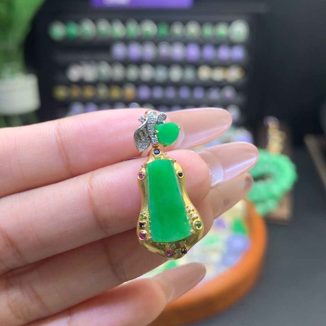 翡翠18K金镶嵌颈饰