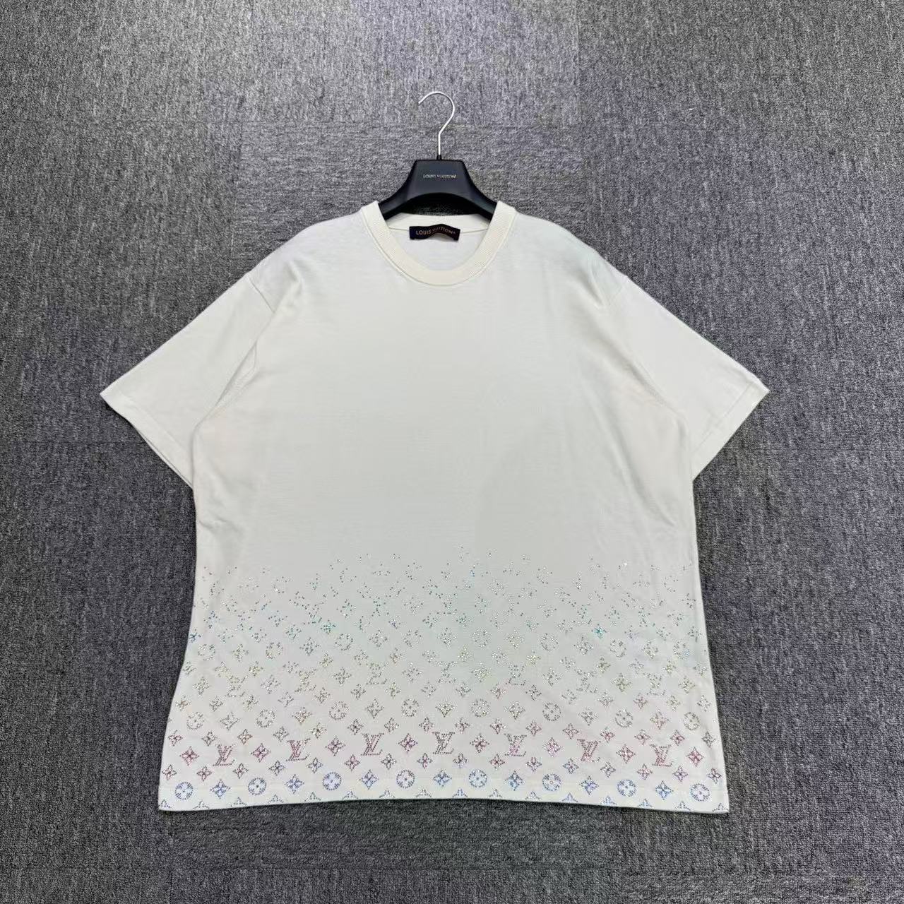 99新 LouisVuitton/路易威登 彩虹水钻短袖/4L码/17580